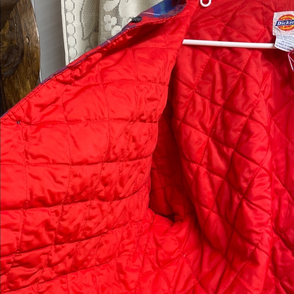 90’s Dickies Vibrant Red and Blue Plaid  Quilted Shirt with Pockets - Picture 5 of 8